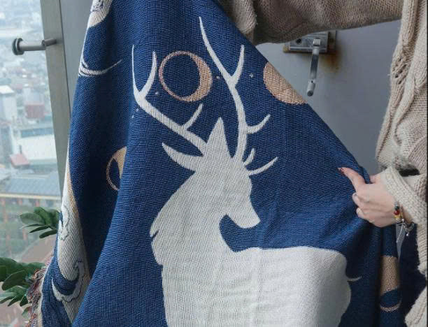 What Is a Woven Blanket?